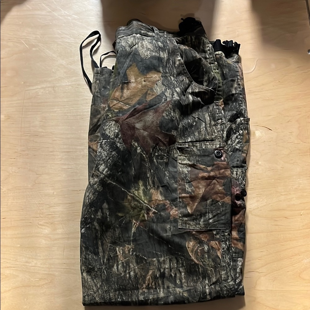 Leaf camo pants